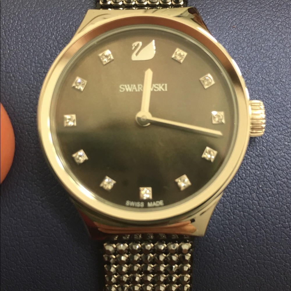 Swarovski ellis watch all crystals. New inbox - Picture 9 of 11